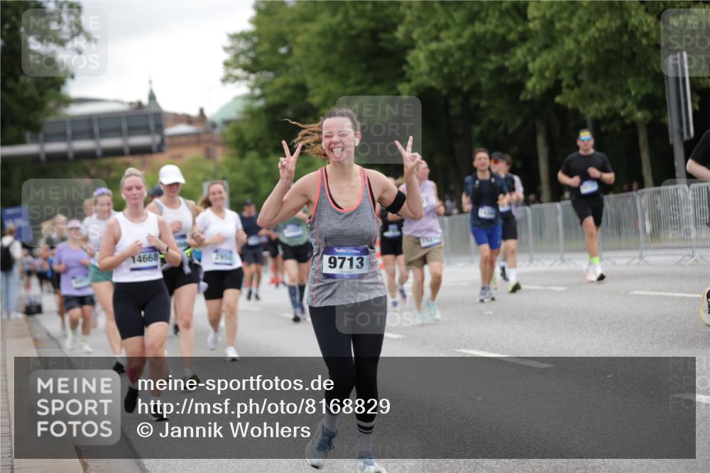 29.06.2025 - hella hamburg halbmarathon Jannik Wohlers http://msf.ph/oto/8168829 29.06.2025 11:06:00 Lombardsbrücke 1124, 2950, 2967, 3609, 3889, 3948, 3949, 4003, 4163, 4384, 4957, 5199, 6484, 6741, 9713, 10361, 10363, 11138, 11189, 11386, 11526, 11941, 12131, 12241, 12358, 12387, 12586, 12689, 12728, 12730, 13169, 13219, 13304, 13655, 14308, 14309, 14539, 15131, 15132, 15279, 15811, 17564, 17565, 17716, 17947, 18005, 19082 meine-sportfotos.de