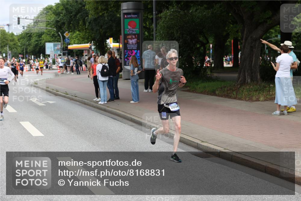 29.06.2025 - hella hamburg halbmarathon Yannick Fuchs http://msf.ph/oto/8168831 29.06.2025 10:23:35 20KM 1953, 2604, 3968, 6090, 7389, 10222, 12189, 14140, 15655, 15883, 16711, 17374, 17488 meine-sportfotos.de