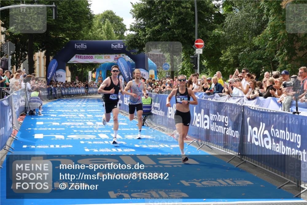 29.06.2025 - hella hamburg halbmarathon Zöllner http://msf.ph/oto/8168842 29.06.2025 10:20:19 Ziel 54, 12678, 14302, 16245 meine-sportfotos.de