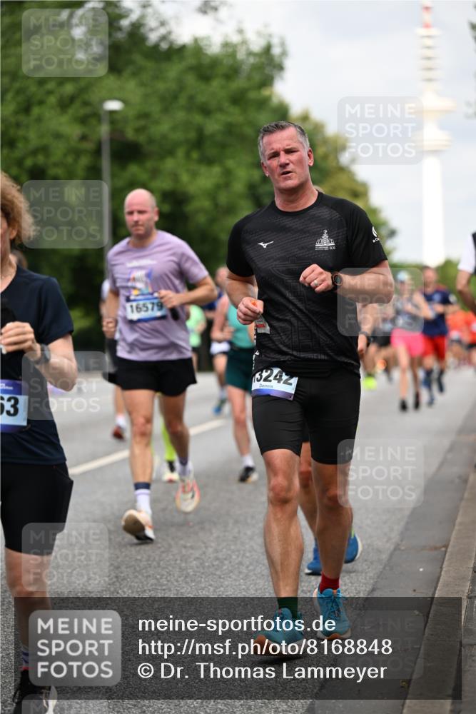29.06.2025 - hella hamburg halbmarathon Dr. Thomas Lammeyer http://msf.ph/oto/8168848 29.06.2025 10:09:35 Kennedybrücke 1213, 1863, 2298, 3578, 4014, 4220, 4782, 4868, 5073, 5869, 6059, 7138, 7826, 8316, 8727, 8999, 9007, 9019, 9075, 9165, 9361, 9559, 9680, 9736, 9737, 9738, 10694 meine-sportfotos.de