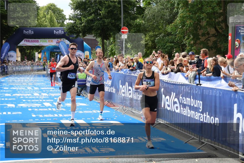 29.06.2025 - hella hamburg halbmarathon Zöllner http://msf.ph/oto/8168871 29.06.2025 10:20:20 Ziel 54, 12678, 14302, 16245 meine-sportfotos.de