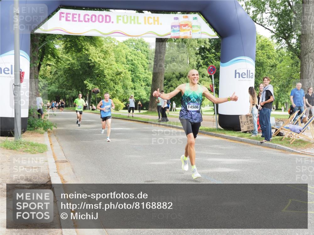 29.06.2025 - hella hamburg halbmarathon MichiJ http://msf.ph/oto/8168882 29.06.2025 10:14:45 Zwischen KM18-KM19 2892, 14506, 16361, 17752 meine-sportfotos.de