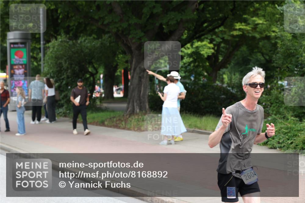 29.06.2025 - hella hamburg halbmarathon Yannick Fuchs http://msf.ph/oto/8168892 29.06.2025 10:23:36 20KM 1953, 2604, 3968, 6090, 7389, 10222, 12189, 14140, 15655, 15883, 16711, 17374, 17488 meine-sportfotos.de