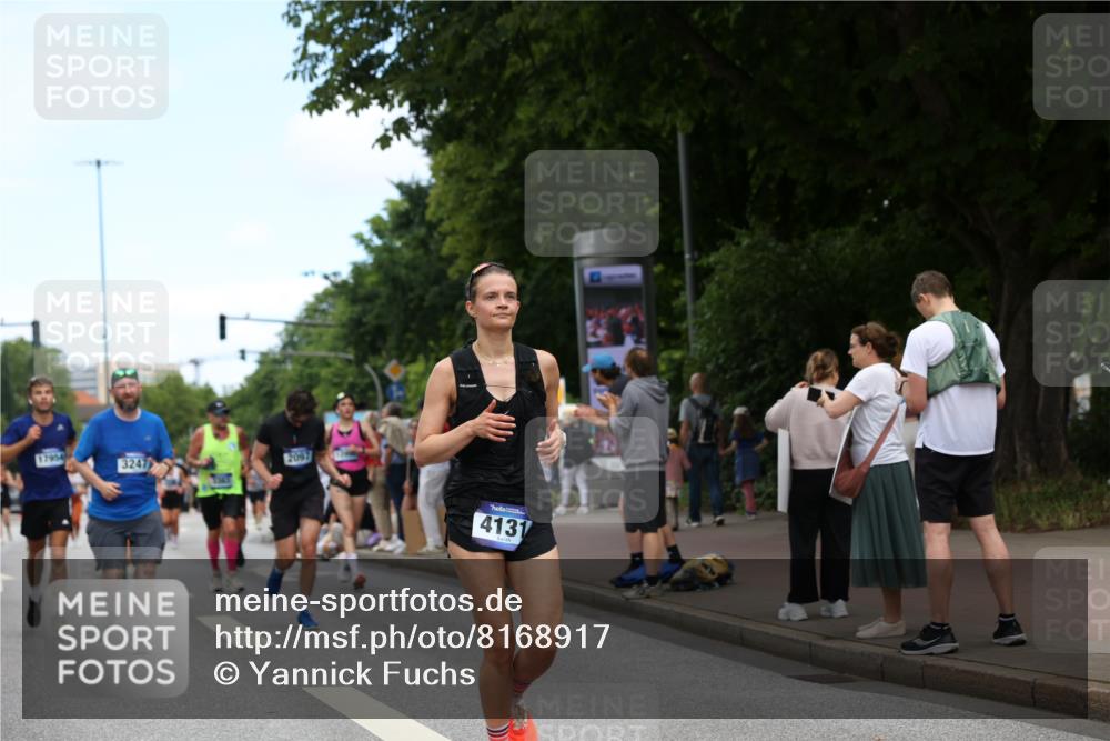 29.06.2025 - hella hamburg halbmarathon Yannick Fuchs http://msf.ph/oto/8168917 29.06.2025 11:18:43 20KM 2097, 2271, 3088, 3247, 3363, 3573, 4131, 4166, 5171, 5429, 6287, 6676, 6899, 7519, 7808, 7832, 9327, 10050, 10172, 10550, 10649, 10966, 12996, 13031, 13810, 15129, 15266, 15402, 16863, 17496, 17593, 17594, 17954, 18172, 18210, 18661, 18755, 19154 meine-sportfotos.de