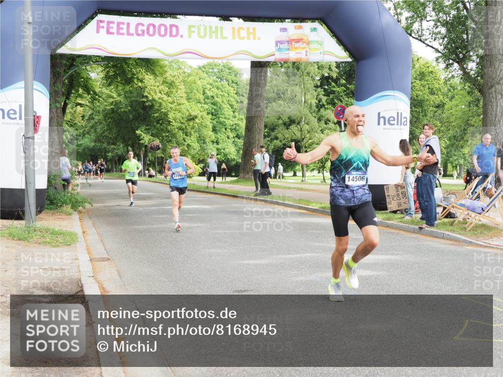 29.06.2025 - hella hamburg halbmarathon MichiJ http://msf.ph/oto/8168945 29.06.2025 10:14:45 Zwischen KM18-KM19 2892, 14506, 16361, 17752 meine-sportfotos.de