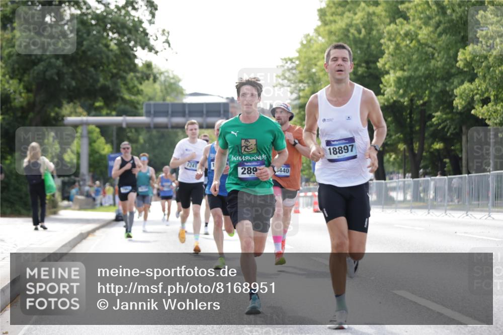 29.06.2025 - hella hamburg halbmarathon Jannik Wohlers http://msf.ph/oto/8168951 29.06.2025 09:41:26 Lombardsbrücke 1241, 2892, 4128, 4571, 6559, 7142, 7862, 10780, 11194, 12067, 12641, 13440, 13751, 13780, 14107, 16169, 16361, 18124, 18897 meine-sportfotos.de