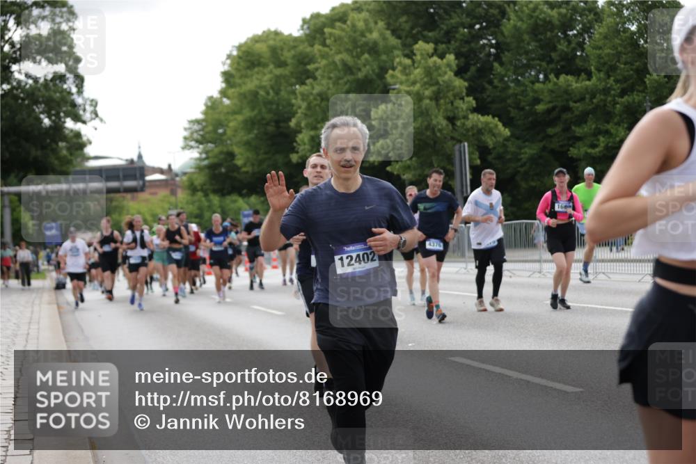 29.06.2025 - hella hamburg halbmarathon Jannik Wohlers http://msf.ph/oto/8168969 29.06.2025 10:21:16 Lombardsbrücke 1072, 1158, 1401, 1668, 2172, 2315, 2353, 2529, 3770, 3825, 3826, 4289, 4375, 4376, 4697, 4786, 5122, 5412, 5759, 5957, 6086, 6103, 6475, 6805, 7075, 7612, 7672, 8286, 8715, 8896, 9369, 9483, 9499, 9532, 9635, 10019, 10374, 10874, 11425, 12041, 12368, 12402, 12659, 13093, 13604, 13937, 14278, 15404, 15603, 15869, 16045, 17903, 17932, 18378, 18439, 18851 meine-sportfotos.de