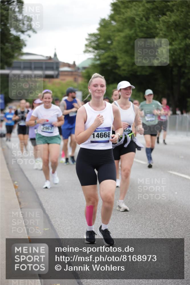 29.06.2025 - hella hamburg halbmarathon Jannik Wohlers http://msf.ph/oto/8168973 29.06.2025 11:06:02 Lombardsbrücke 1124, 2950, 2967, 3609, 3889, 3948, 3949, 4003, 4163, 4384, 4957, 5199, 6484, 6741, 9713, 10361, 10363, 11138, 11189, 11526, 11941, 12241, 12358, 12387, 12586, 12689, 12728, 12730, 13169, 13219, 13304, 13655, 14308, 14309, 14539, 15131, 15132, 15279, 15718, 15811, 16853, 17564, 17565, 17716, 17947, 18005, 18448 meine-sportfotos.de