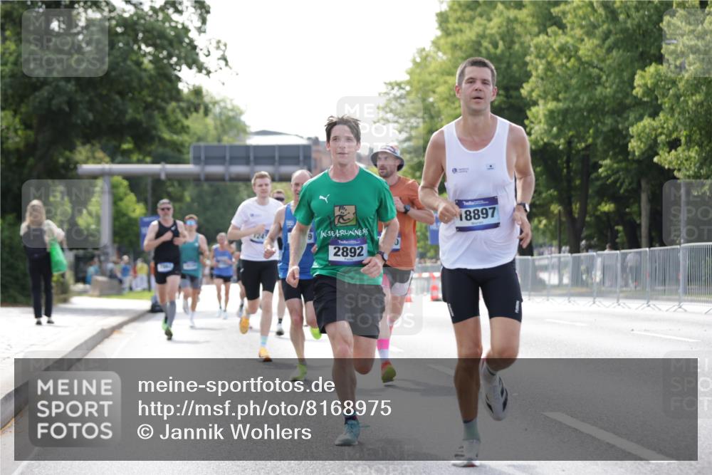 29.06.2025 - hella hamburg halbmarathon Jannik Wohlers http://msf.ph/oto/8168975 29.06.2025 09:41:26 Lombardsbrücke 1241, 2892, 4128, 4571, 6559, 7142, 7862, 10780, 11194, 12067, 12641, 13440, 13751, 13780, 14107, 16169, 16361, 18124, 18897 meine-sportfotos.de