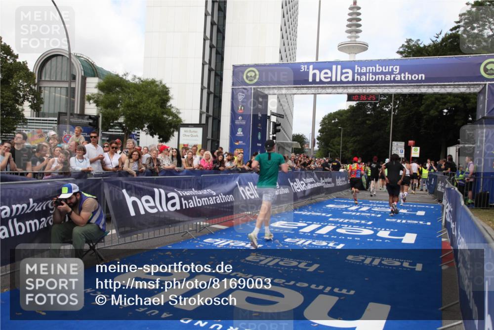 29.06.2025 - hella hamburg halbmarathon Michael Strokosch http://msf.ph/oto/8169003 29.06.2025 10:36:23 Ziel 6829, 6993, 12051, 13991, 14075, 15348, 16158, 17192 meine-sportfotos.de