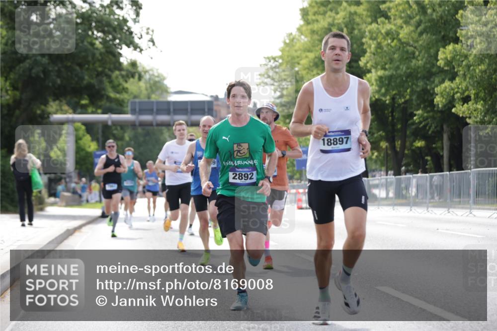 29.06.2025 - hella hamburg halbmarathon Jannik Wohlers http://msf.ph/oto/8169008 29.06.2025 09:41:26 Lombardsbrücke 1241, 2892, 4128, 4571, 6559, 7142, 7862, 10780, 11194, 12067, 12641, 13440, 13751, 13780, 14107, 16169, 16361, 18124, 18897 meine-sportfotos.de