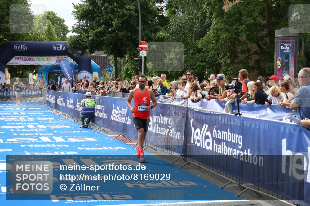 29.06.2025 - hella hamburg halbmarathon Zöllner http://msf.ph/oto/8169029 29.06.2025 10:20:24 Ziel 12373, 16245 meine-sportfotos.de