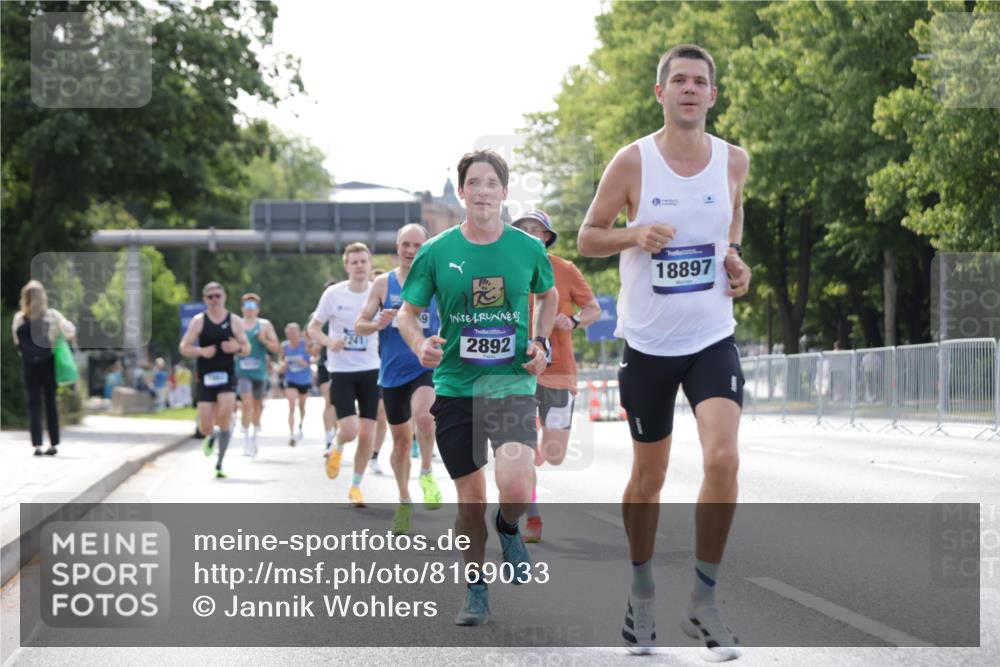 29.06.2025 - hella hamburg halbmarathon Jannik Wohlers http://msf.ph/oto/8169033 29.06.2025 09:41:26 Lombardsbrücke 1241, 2892, 4128, 4571, 6559, 7142, 7862, 10780, 11194, 12067, 12641, 13440, 13751, 13780, 14107, 16169, 16361, 18124, 18897 meine-sportfotos.de