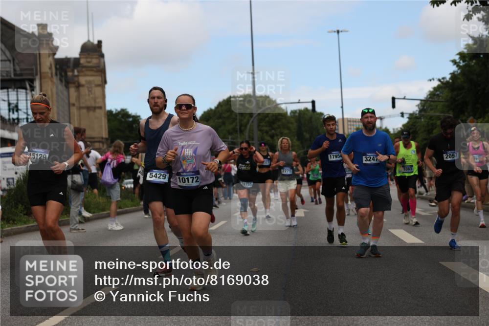 29.06.2025 - hella hamburg halbmarathon Yannick Fuchs http://msf.ph/oto/8169038 29.06.2025 11:18:44 20KM 2097, 2271, 3088, 3247, 3363, 4113, 4131, 4166, 5041, 5171, 5429, 6287, 6676, 6899, 7519, 7808, 7832, 9327, 10050, 10172, 10550, 10649, 10754, 10966, 12996, 13031, 13810, 15129, 15266, 16863, 17496, 17593, 17594, 17954, 18172, 18210, 18661, 18755, 19154 meine-sportfotos.de