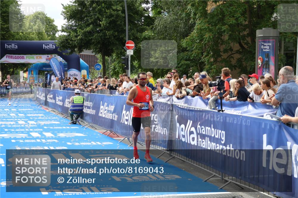 29.06.2025 - hella hamburg halbmarathon Zöllner http://msf.ph/oto/8169043 29.06.2025 10:20:24 Ziel 12373, 16245 meine-sportfotos.de