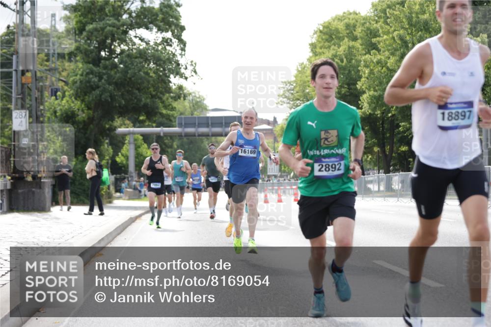 29.06.2025 - hella hamburg halbmarathon Jannik Wohlers http://msf.ph/oto/8169054 29.06.2025 09:41:26 Lombardsbrücke 1241, 2892, 4128, 4571, 6559, 7142, 7862, 10780, 11194, 12067, 12641, 13440, 13751, 13780, 14107, 16169, 16361, 18124, 18897 meine-sportfotos.de