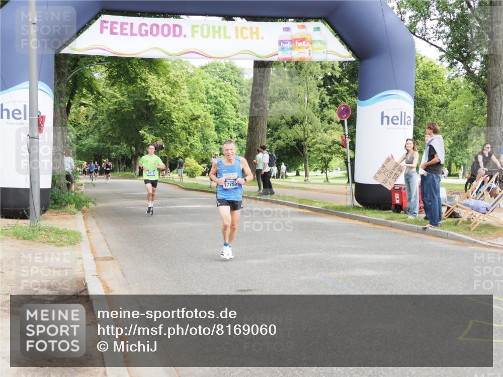 29.06.2025 - hella hamburg halbmarathon MichiJ http://msf.ph/oto/8169060 29.06.2025 10:14:46 Zwischen KM18-KM19 2892, 14506, 16361, 17752 meine-sportfotos.de