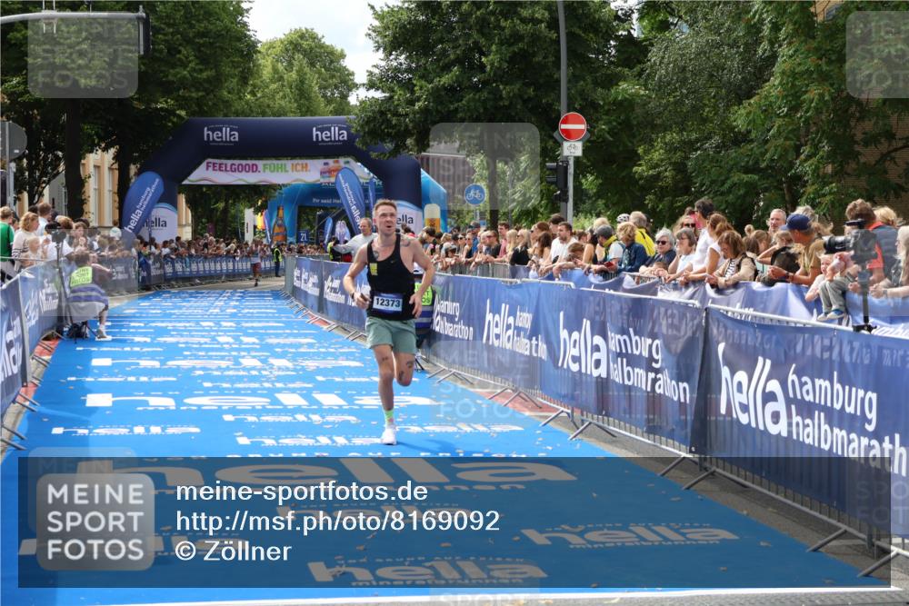 29.06.2025 - hella hamburg halbmarathon Zöllner http://msf.ph/oto/8169092 29.06.2025 10:20:29 Ziel 12373 meine-sportfotos.de