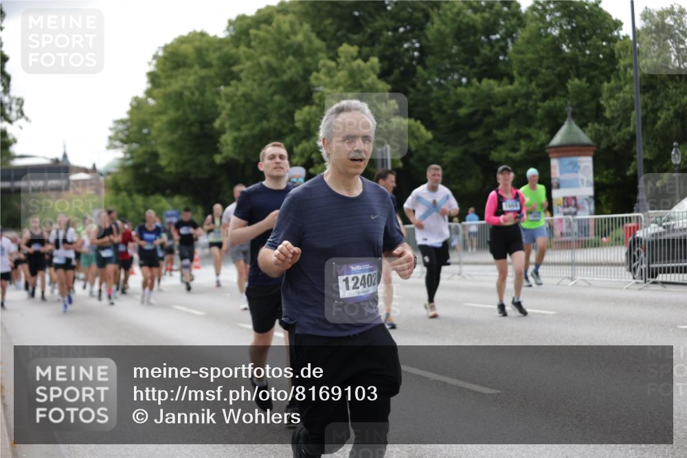 29.06.2025 - hella hamburg halbmarathon Jannik Wohlers http://msf.ph/oto/8169103 29.06.2025 10:21:17 Lombardsbrücke 1072, 1158, 1191, 1250, 1668, 1958, 2172, 2315, 2353, 2529, 3770, 3825, 3826, 4289, 4375, 4376, 4697, 5122, 5412, 5759, 5957, 6086, 6103, 6475, 6805, 7075, 7612, 7672, 8286, 8715, 8896, 9369, 9483, 9499, 9532, 9635, 10019, 10374, 10874, 11424, 11425, 12041, 12402, 12659, 13093, 13604, 13937, 14278, 15404, 15869, 16045, 17903, 17932, 18378, 18439, 18851 meine-sportfotos.de