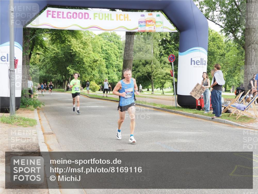 29.06.2025 - hella hamburg halbmarathon MichiJ http://msf.ph/oto/8169116 29.06.2025 10:14:47 Zwischen KM18-KM19 5612, 14506, 17752 meine-sportfotos.de