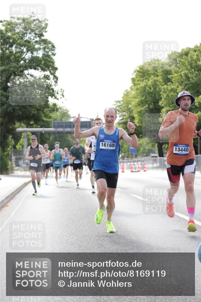 29.06.2025 - hella hamburg halbmarathon Jannik Wohlers http://msf.ph/oto/8169119 29.06.2025 09:41:27 Lombardsbrücke 1241, 2892, 4128, 4571, 6559, 7142, 7862, 10780, 11194, 11965, 12067, 12641, 13440, 13751, 13780, 14019, 14107, 16169, 16361, 18124, 18897 meine-sportfotos.de