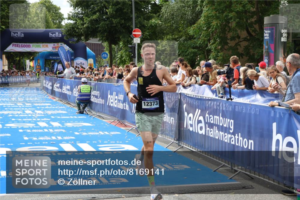 29.06.2025 - hella hamburg halbmarathon Zöllner http://msf.ph/oto/8169141 29.06.2025 10:20:31 Ziel 12373 meine-sportfotos.de