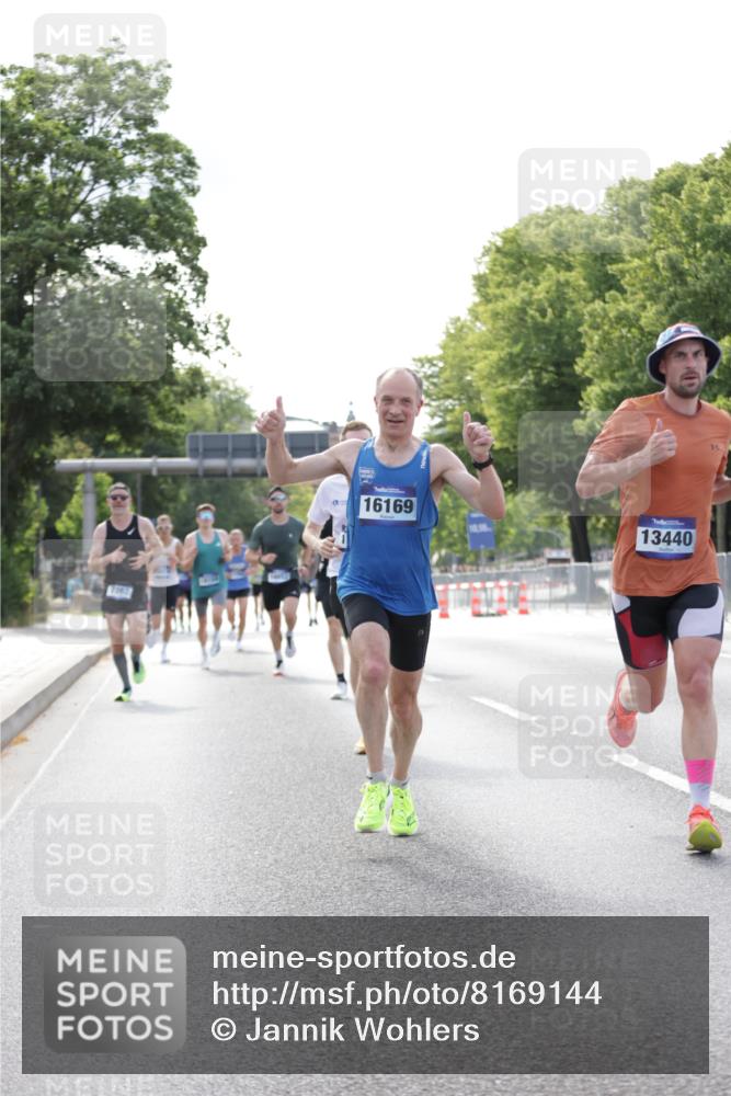 29.06.2025 - hella hamburg halbmarathon Jannik Wohlers http://msf.ph/oto/8169144 29.06.2025 09:41:27 Lombardsbrücke 1241, 2892, 4128, 4571, 6559, 7142, 7862, 10780, 11194, 11965, 12067, 12641, 13440, 13751, 13780, 14019, 14107, 16169, 16361, 18124, 18897 meine-sportfotos.de