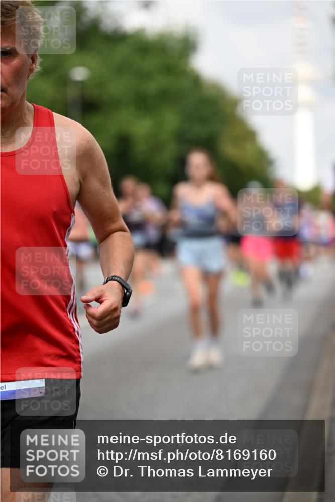 29.06.2025 - hella hamburg halbmarathon Dr. Thomas Lammeyer http://msf.ph/oto/8169160 29.06.2025 10:09:37 Kennedybrücke 1213, 1863, 2288, 2298, 3461, 3578, 4014, 4220, 4782, 4868, 5073, 5869, 6059, 7138, 8316, 8727, 8999, 9007, 9019, 9075, 9165, 9339, 9361, 9559, 9680, 9736, 9737, 9738, 10694 meine-sportfotos.de