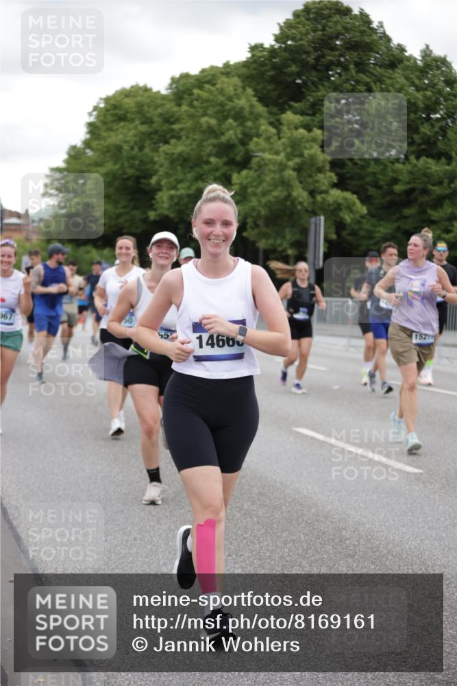 29.06.2025 - hella hamburg halbmarathon Jannik Wohlers http://msf.ph/oto/8169161 29.06.2025 11:06:04 Lombardsbrücke 2950, 2967, 3609, 3889, 3948, 3949, 4003, 4163, 4343, 4384, 4957, 5175, 6484, 6741, 7573, 9713, 9863, 10361, 10363, 11138, 11189, 11526, 11941, 12358, 12387, 12689, 12728, 12730, 13169, 13219, 13304, 13641, 13655, 13762, 14308, 14309, 14427, 14539, 15131, 15132, 15279, 15718, 15811, 16853, 17564, 17565, 17947, 18448 meine-sportfotos.de
