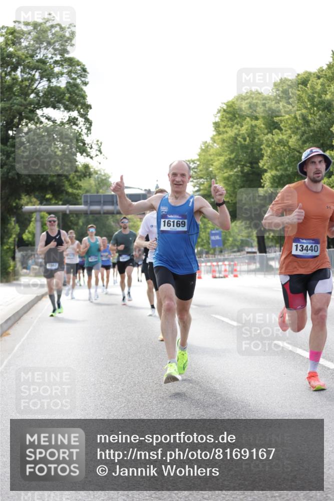 29.06.2025 - hella hamburg halbmarathon Jannik Wohlers http://msf.ph/oto/8169167 29.06.2025 09:41:27 Lombardsbrücke 1241, 2892, 4128, 4571, 6559, 7142, 7862, 10780, 11194, 11965, 12067, 12641, 13440, 13751, 13780, 14019, 14107, 16169, 16361, 18124, 18897 meine-sportfotos.de