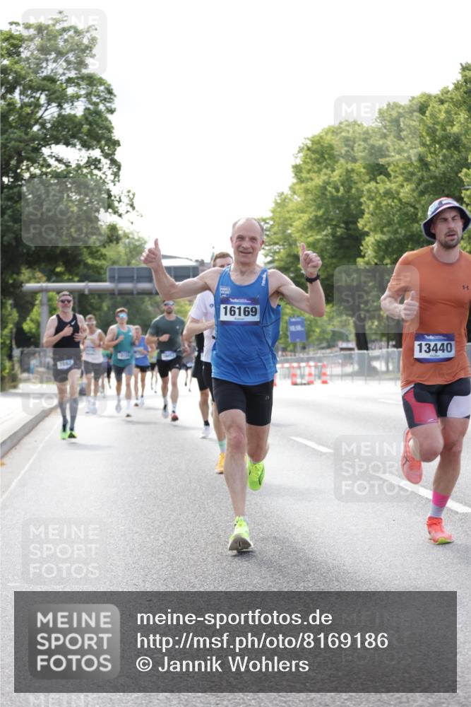 29.06.2025 - hella hamburg halbmarathon Jannik Wohlers http://msf.ph/oto/8169186 29.06.2025 09:41:28 Lombardsbrücke 1241, 2892, 4128, 4571, 6559, 7142, 7862, 10780, 11194, 11965, 12067, 12641, 13440, 13751, 13780, 14019, 14107, 16169, 17752, 18124, 18897 meine-sportfotos.de