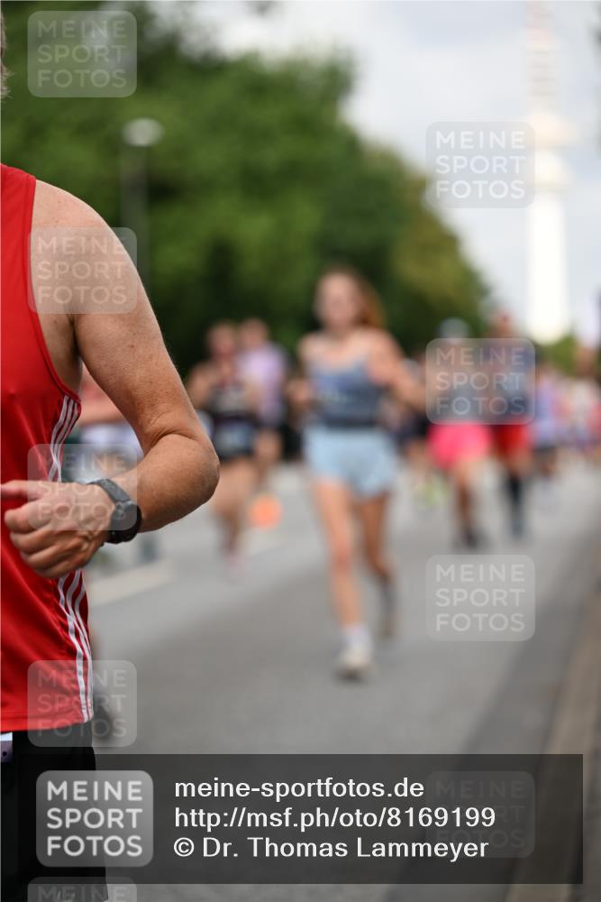 29.06.2025 - hella hamburg halbmarathon Dr. Thomas Lammeyer http://msf.ph/oto/8169199 29.06.2025 10:09:37 Kennedybrücke 1213, 1863, 2288, 2298, 3461, 3578, 4014, 4220, 4782, 4868, 5073, 5869, 6059, 7138, 8316, 8727, 8999, 9007, 9019, 9075, 9165, 9339, 9361, 9559, 9680, 9736, 9737, 9738, 10694 meine-sportfotos.de