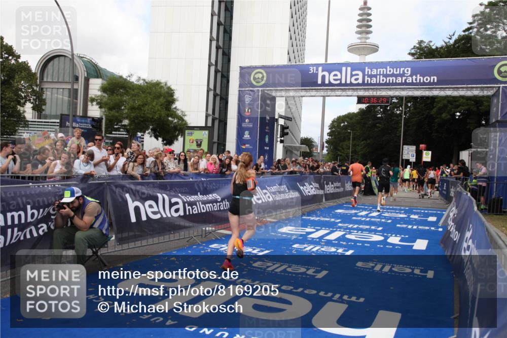 29.06.2025 - hella hamburg halbmarathon Michael Strokosch http://msf.ph/oto/8169205 29.06.2025 10:36:28 Ziel 8084, 10404, 10680, 10852, 11304, 12051, 12916, 14075, 16158, 17192, 18062 meine-sportfotos.de