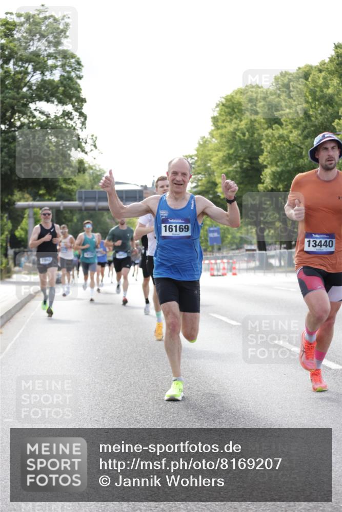 29.06.2025 - hella hamburg halbmarathon Jannik Wohlers http://msf.ph/oto/8169207 29.06.2025 09:41:28 Lombardsbrücke 1241, 2892, 4128, 4571, 6559, 7142, 7862, 10780, 11194, 11965, 12067, 12641, 13440, 13751, 13780, 14019, 14107, 16169, 17752, 18124, 18897 meine-sportfotos.de