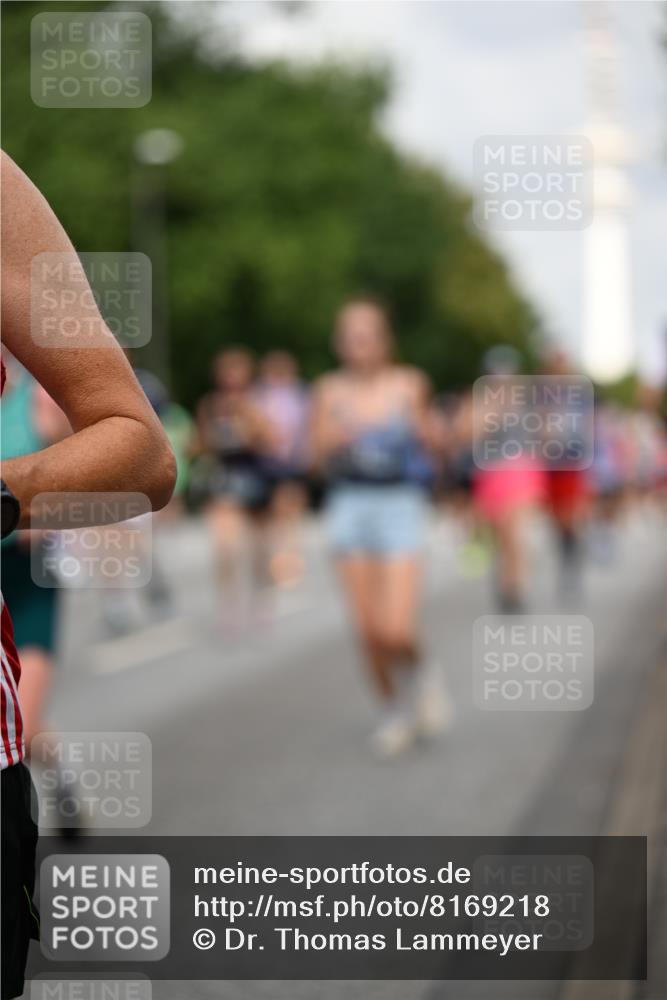 29.06.2025 - hella hamburg halbmarathon Dr. Thomas Lammeyer http://msf.ph/oto/8169218 29.06.2025 10:09:38 Kennedybrücke 1863, 2288, 2298, 3461, 3578, 4014, 4220, 4782, 4868, 5073, 5869, 6059, 7138, 8316, 8727, 8999, 9007, 9019, 9075, 9165, 9339, 9361, 9559, 9680, 9736, 9737, 9738, 10694 meine-sportfotos.de