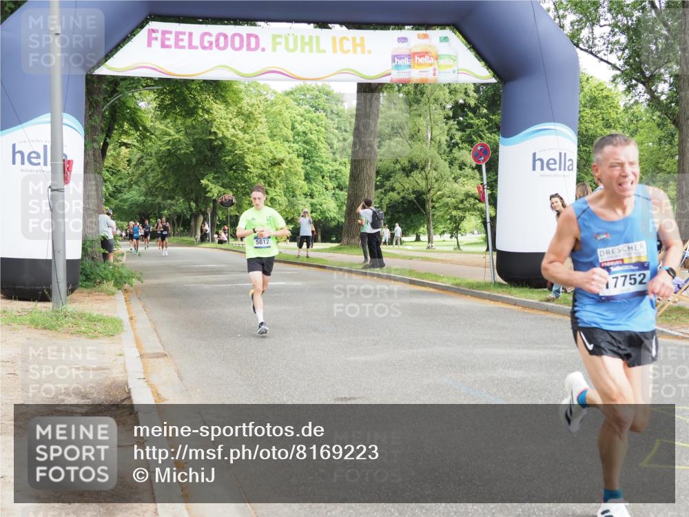 29.06.2025 - hella hamburg halbmarathon MichiJ http://msf.ph/oto/8169223 29.06.2025 10:14:48 Zwischen KM18-KM19 5612, 14506, 17752 meine-sportfotos.de