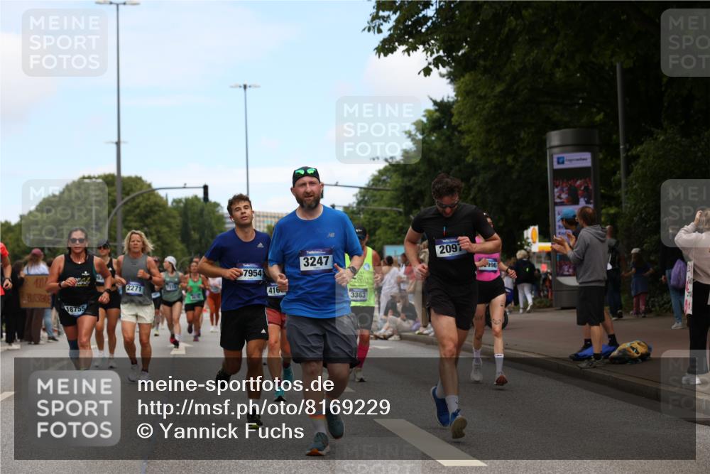 29.06.2025 - hella hamburg halbmarathon Yannick Fuchs http://msf.ph/oto/8169229 29.06.2025 11:18:45 20KM 2097, 2271, 3088, 3247, 3363, 4113, 4131, 4166, 5041, 5171, 5429, 6676, 6899, 7519, 7808, 7832, 9327, 10050, 10167, 10172, 10550, 10649, 10754, 10966, 12996, 13031, 13810, 15129, 15266, 16673, 16863, 17496, 17593, 17594, 17954, 18172, 18210, 18661, 18755, 19154 meine-sportfotos.de