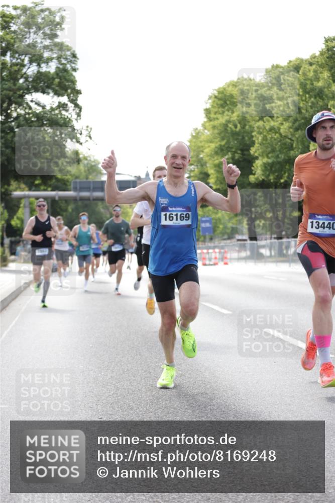 29.06.2025 - hella hamburg halbmarathon Jannik Wohlers http://msf.ph/oto/8169248 29.06.2025 09:41:28 Lombardsbrücke 1241, 2892, 4128, 4571, 6559, 7142, 7862, 10780, 11194, 11965, 12067, 12641, 13440, 13751, 13780, 14019, 14107, 16169, 17752, 18124, 18897 meine-sportfotos.de