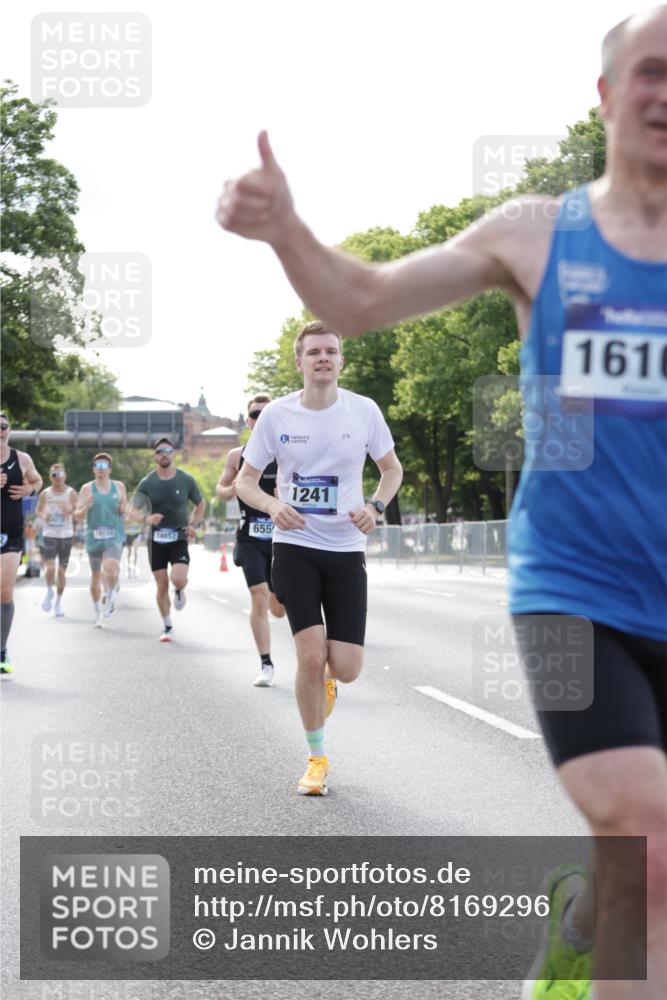 29.06.2025 - hella hamburg halbmarathon Jannik Wohlers http://msf.ph/oto/8169296 29.06.2025 09:41:29 Lombardsbrücke 1241, 2892, 4128, 4571, 6559, 7142, 7862, 10780, 11194, 11965, 12067, 12641, 13440, 13751, 13780, 14019, 14107, 16169, 17752, 18124, 18897 meine-sportfotos.de