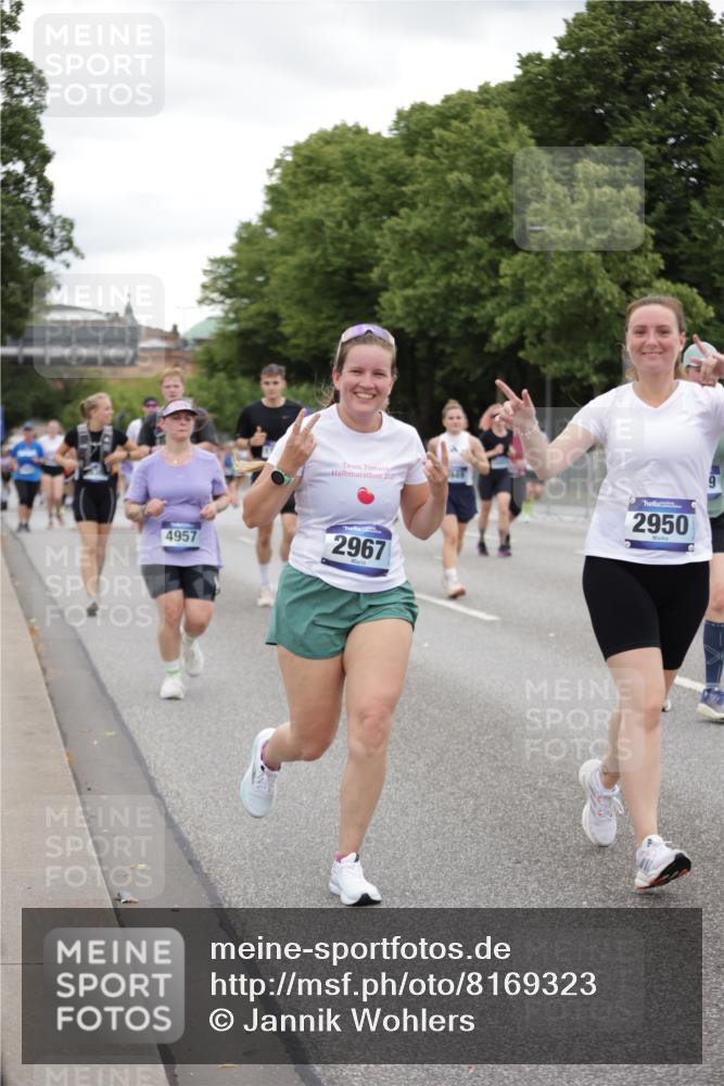 29.06.2025 - hella hamburg halbmarathon Jannik Wohlers http://msf.ph/oto/8169323 29.06.2025 11:06:06 Lombardsbrücke 2772, 2950, 2967, 3889, 3911, 3948, 3949, 4003, 4163, 4343, 4957, 5133, 5175, 7573, 9713, 9863, 10361, 10363, 11189, 11526, 11704, 11941, 12358, 12387, 12689, 12728, 12730, 13169, 13219, 13304, 13641, 13655, 13762, 14308, 14309, 14427, 14539, 14974, 14976, 15131, 15132, 15279, 15718, 16216, 16853, 17947, 18448, 18621 meine-sportfotos.de