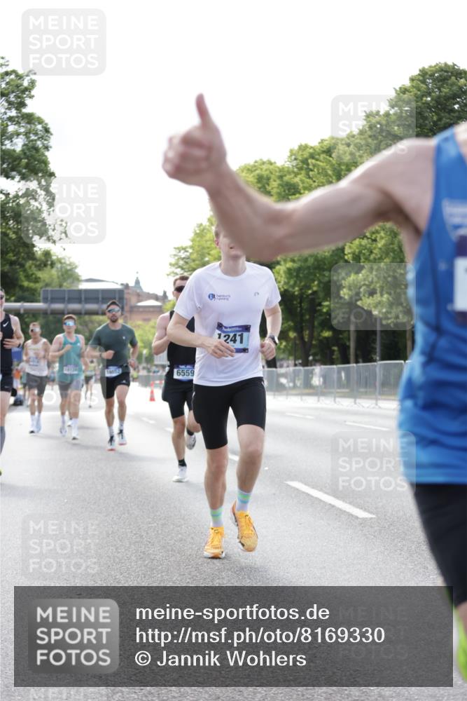 29.06.2025 - hella hamburg halbmarathon Jannik Wohlers http://msf.ph/oto/8169330 29.06.2025 09:41:29 Lombardsbrücke 1241, 2892, 4128, 4571, 6559, 7142, 7862, 10780, 11194, 11965, 12067, 12641, 13440, 13751, 13780, 14019, 14107, 16169, 17752, 18124, 18897 meine-sportfotos.de