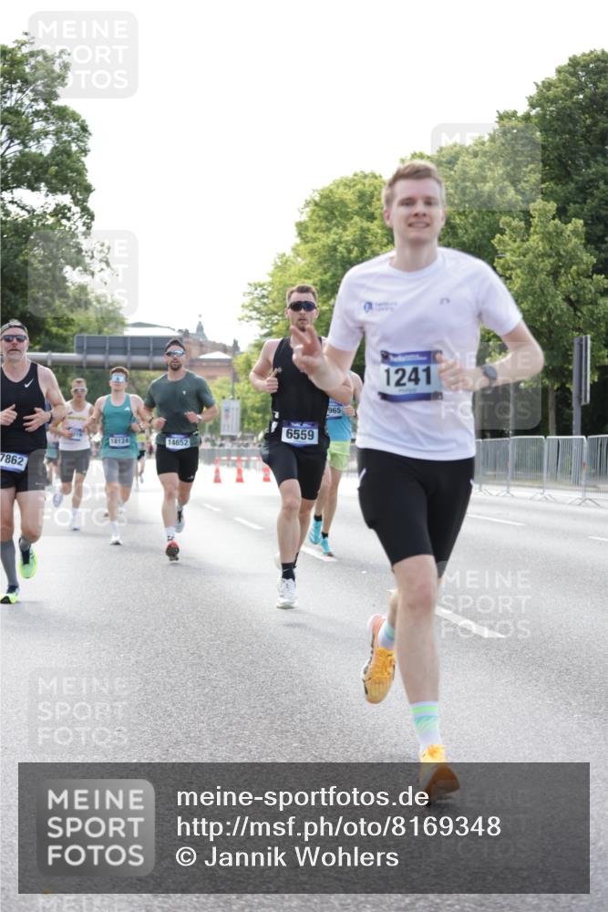 29.06.2025 - hella hamburg halbmarathon Jannik Wohlers http://msf.ph/oto/8169348 29.06.2025 09:41:29 Lombardsbrücke 1241, 2892, 4128, 4571, 6559, 7142, 7862, 10780, 11194, 11965, 12067, 12641, 13440, 13751, 13780, 14019, 14107, 16169, 17752, 18124, 18897 meine-sportfotos.de