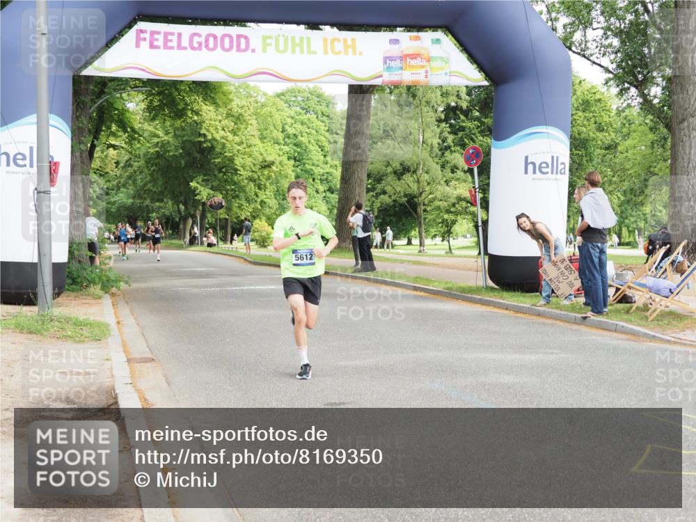 29.06.2025 - hella hamburg halbmarathon MichiJ http://msf.ph/oto/8169350 29.06.2025 10:14:49 Zwischen KM18-KM19 5612, 14506, 17752 meine-sportfotos.de