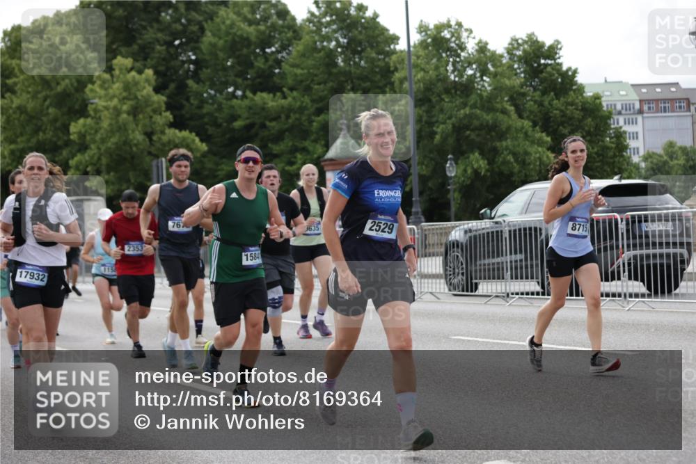 29.06.2025 - hella hamburg halbmarathon Jannik Wohlers http://msf.ph/oto/8169364 29.06.2025 10:21:23 Lombardsbrücke 1158, 1191, 1250, 1668, 1958, 2172, 2315, 2353, 2529, 3606, 3995, 4046, 4289, 4375, 4376, 5122, 5641, 5759, 5957, 6086, 6475, 6676, 6805, 7075, 7162, 7612, 7672, 8715, 8896, 8959, 9002, 9062, 9326, 9369, 9635, 10019, 10125, 10210, 10787, 11424, 11425, 12041, 12402, 12659, 13477, 13604, 14278, 15104, 16762, 16781, 16796, 17903, 17932, 18439, 19099 meine-sportfotos.de