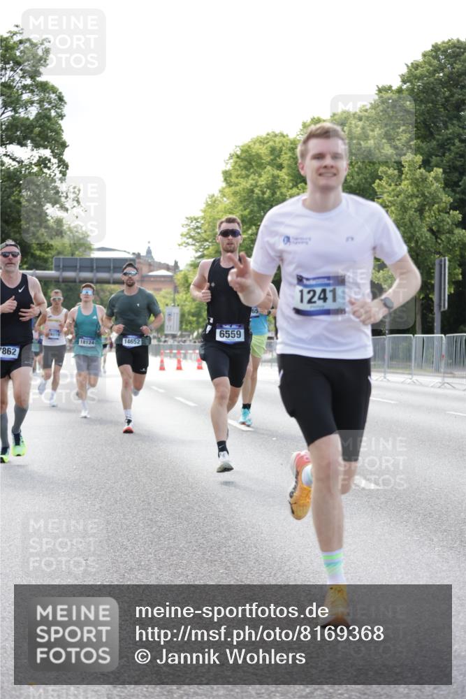 29.06.2025 - hella hamburg halbmarathon Jannik Wohlers http://msf.ph/oto/8169368 29.06.2025 09:41:29 Lombardsbrücke 1241, 2892, 4128, 4571, 6559, 7142, 7862, 10780, 11194, 11965, 12067, 12641, 13440, 13751, 13780, 14019, 14107, 16169, 17752, 18124, 18897 meine-sportfotos.de