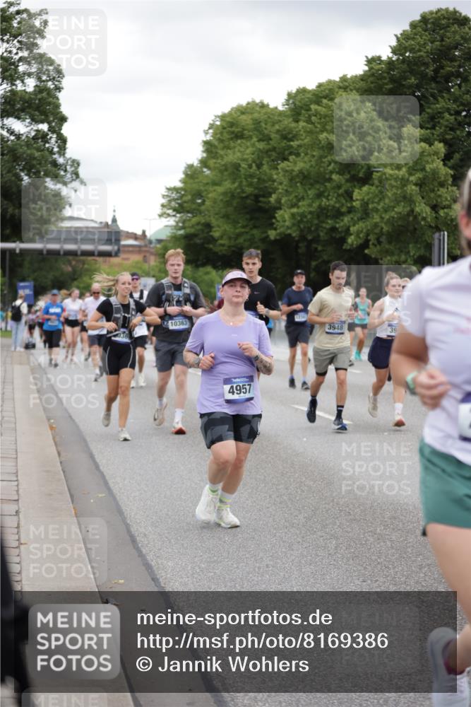 29.06.2025 - hella hamburg halbmarathon Jannik Wohlers http://msf.ph/oto/8169386 29.06.2025 11:06:07 Lombardsbrücke 2772, 2950, 2967, 3162, 3889, 3911, 3948, 3949, 4003, 4163, 4343, 4957, 5133, 5175, 7573, 7590, 9713, 9863, 10361, 10363, 11189, 11526, 11704, 11941, 12387, 12689, 12728, 12730, 13169, 13219, 13304, 13641, 13655, 13762, 14308, 14309, 14427, 14539, 14974, 14976, 15131, 15132, 15279, 15718, 16216, 16853, 18448, 18621 meine-sportfotos.de