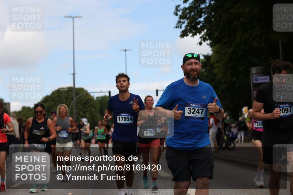 29.06.2025 - hella hamburg halbmarathon Yannick Fuchs http://msf.ph/oto/8169420 29.06.2025 11:18:46 20KM 2097, 2271, 3088, 3247, 3363, 4113, 4131, 4166, 5041, 5171, 5429, 6676, 6899, 7519, 7808, 7832, 9327, 10050, 10167, 10172, 10550, 10754, 10966, 12500, 12996, 13031, 13810, 15129, 15266, 16673, 16863, 17496, 17593, 17594, 17954, 18172, 18210, 18661, 18755, 19052, 19154 meine-sportfotos.de