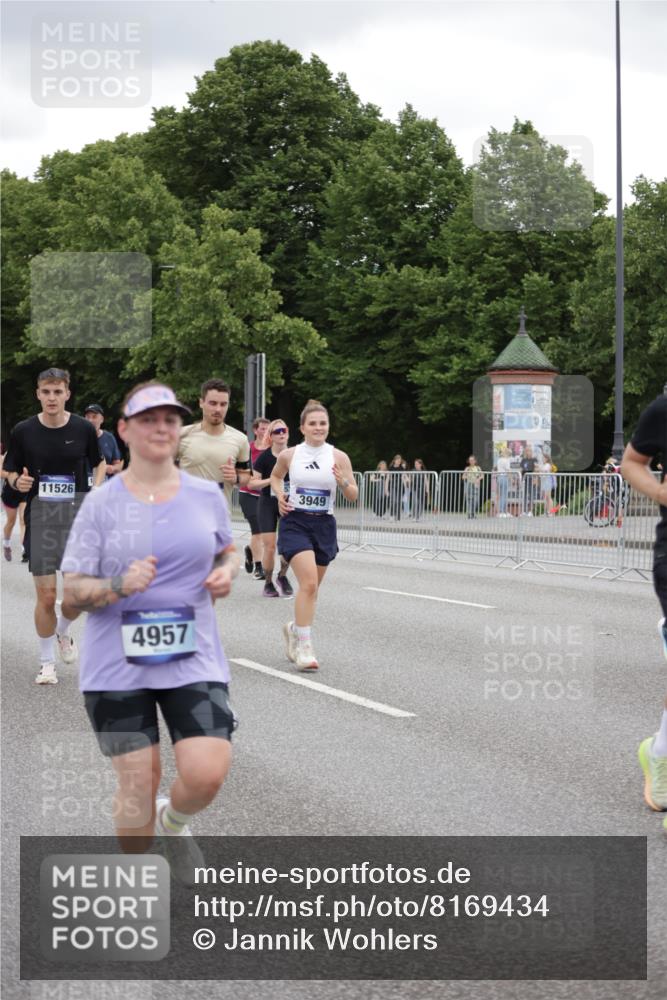 29.06.2025 - hella hamburg halbmarathon Jannik Wohlers http://msf.ph/oto/8169434 29.06.2025 11:06:08 Lombardsbrücke 2772, 2950, 2967, 3162, 3889, 3911, 3948, 3949, 4163, 4343, 4957, 5133, 5175, 7573, 7590, 9713, 9863, 10361, 10363, 11526, 11704, 11941, 12387, 12689, 12728, 12730, 13169, 13219, 13304, 13641, 13655, 13762, 14308, 14309, 14427, 14974, 14976, 15131, 15132, 15279, 15718, 16216, 16853, 18448, 18621 meine-sportfotos.de