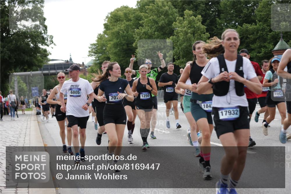 29.06.2025 - hella hamburg halbmarathon Jannik Wohlers http://msf.ph/oto/8169447 29.06.2025 10:21:24 Lombardsbrücke 1158, 1191, 1250, 1668, 1958, 2172, 2315, 2353, 2529, 3606, 3995, 4046, 4289, 4375, 4376, 5122, 5641, 5759, 5957, 6086, 6475, 6676, 6805, 7075, 7162, 7612, 7672, 8715, 8896, 8959, 9002, 9062, 9326, 9369, 9635, 10019, 10125, 10210, 10787, 11424, 11425, 12041, 12402, 12659, 13477, 13604, 14278, 15104, 16762, 16781, 16796, 17903, 17932, 18439, 19099 meine-sportfotos.de