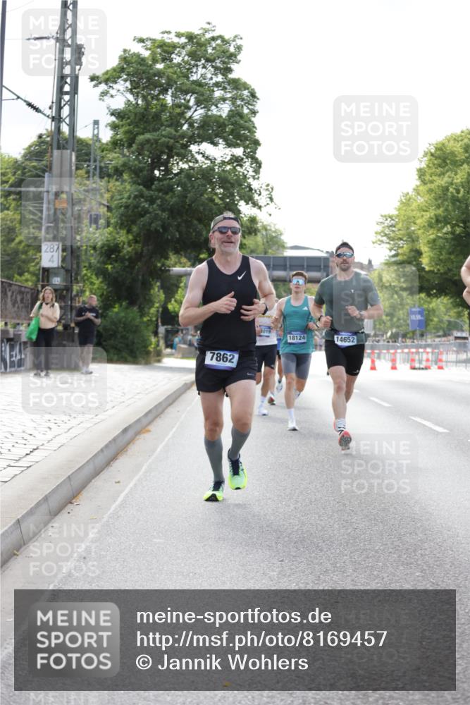 29.06.2025 - hella hamburg halbmarathon Jannik Wohlers http://msf.ph/oto/8169457 29.06.2025 09:41:30 Lombardsbrücke 1241, 2892, 4128, 4571, 6559, 7142, 7862, 10780, 11194, 11965, 12067, 12641, 13440, 13751, 13780, 14019, 14107, 16169, 17752, 18124, 18897 meine-sportfotos.de